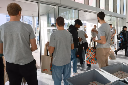 Un événement d’envergure pour préparer son avenir. Comme chaque année, l’EPFL, via son Service de promotion de l’éducation et en collaboration avec ses facultés, se réjouit d'accueillir les gymnasiennes et gymnasiens sur son campus. L’École propose de venir découvrir ses filières de formation, sa communauté estudiantine, son corps enseignant, ses équipes de recherche, les divers services dédiés aux étudiantes et étudiants débutant à l’EPFL, ainsi que les multiples associations chargées d’animer la vie socia