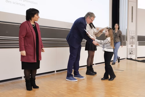 Remise attestations "Internet & Code pour les filles" Service de la promotion des Sciences de l'EPFL