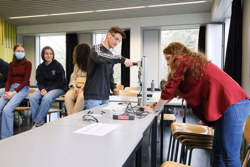 Journée de sensibilisation aux Sciences à Thoune. Organisé par le service de promotion des études