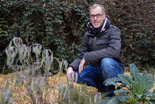This spring, EPFL chaplain Alexandre Mayor is urging members of the School community to go on a consumer detox and experience the joy that comes from embracing degrowth as a path to personal discovery.