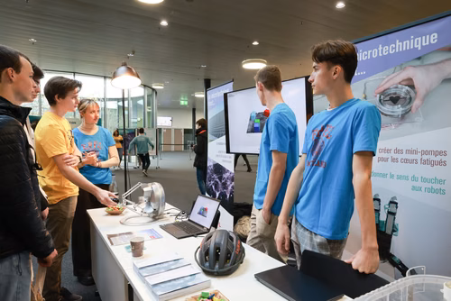 Un événement d’envergure pour préparer son avenir. Comme chaque année, l’EPFL, via son Service de promotion de l’éducation et en collaboration avec ses facultés, se réjouit d'accueillir les gymnasiennes et gymnasiens sur son campus. L’École propose de venir découvrir ses filières de formation, sa communauté estudiantine, son corps enseignant, ses équipes de recherche, les divers services dédiés aux étudiantes et étudiants débutant à l’EPFL, ainsi que les multiples associations chargées d’animer la vie socia