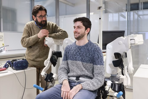 EPFL scientists show that breathing may be used to control a wearable extra robotic arm in healthy individuals, without hindering control of other parts of the body.