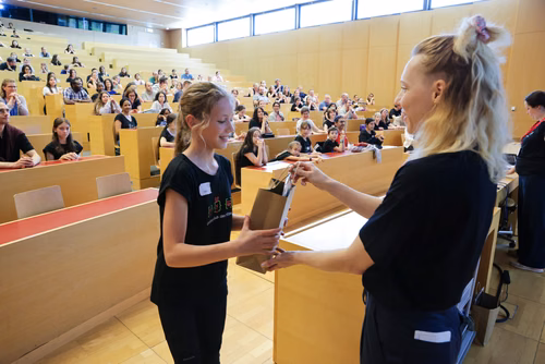 Le Meet up national annuel du Coding club des filles sur le campus de l’EPFL Service de promotion des sciences SPS 
