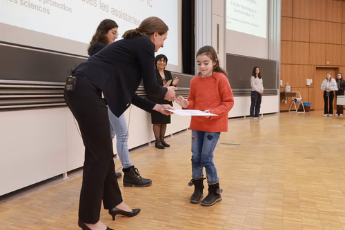 Journée à la découverte des Sciences Remise attestations "Internet & Code pour les filles" Service de la promotion des Sciences de l'EPFL 