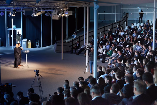 22 entrepreneurs ont participé au concours de “pitch” devant 400 personnes lors de la Startup Champions Seed Night coorganisée par l’EPFL Alumni et venturelab au Forum Rolex Learning Center. Tej Tadi (PhD SV’11), fondateur et CEO de MindMaze, était l’invité d’honneur de cette édition.