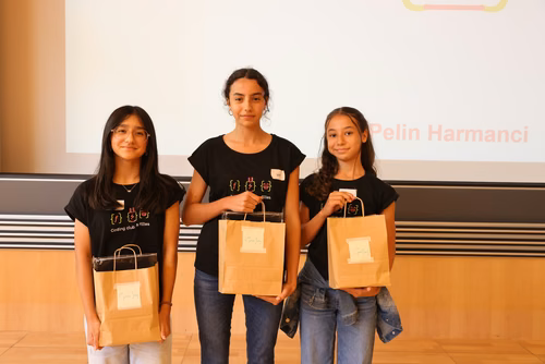 Le Meet up national annuel du Coding club des filles sur le campus de l’EPFL Service de promotion des sciences SPS 