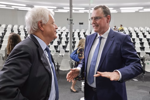 Jean-Pierre Danthine is Professor at the EPFL (Ecole Polytechnique Fédérale de Lausanne – College of Management of Technology), Managing Director of the Enterprise of Society Center (E4S) and President of the Paris School of Economics.