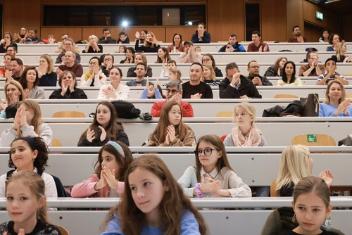 Journée à la découverte des Sciences Remise attestations "Internet & Code pour les filles" Service de la promotion des Sciences de l'EPFL 