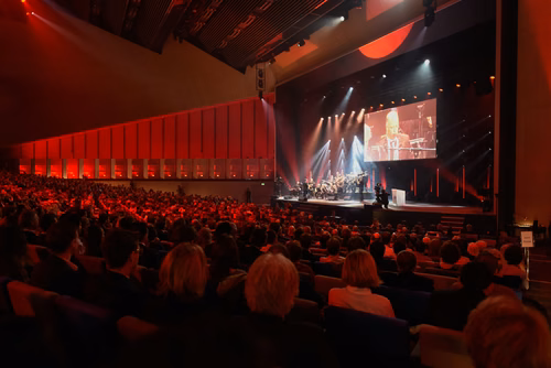 At the graduation ceremony held on Saturday morning, the students received their Master's degree in front of a crowd of 3,000 people made up of family and friends, professors and special EPFL guests.