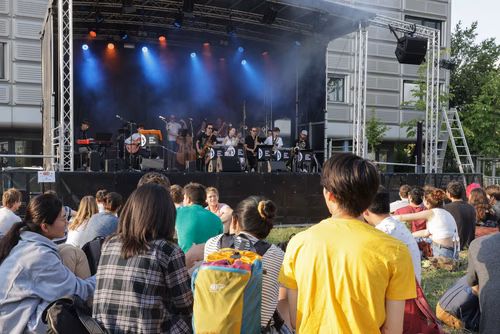 VIVAPOLY invites the whole campus to party