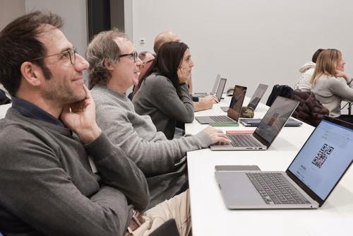 Organisées par le Service promotion de l’éducation, en collaboration avec les sections de l’EPFL, les rencontres 5 à 7 constituent un moment d’échange privilégié entre les enseignantes et enseignants du secondaire et le corps professoral de l’EPFL.