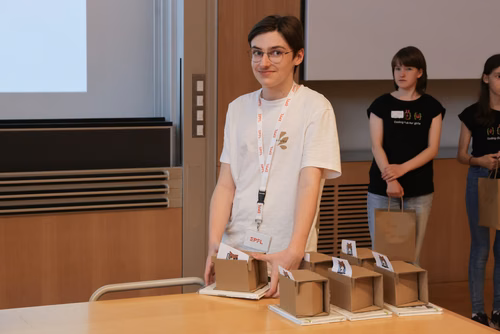 Le Meet up national annuel du Coding club des filles sur le campus de l’EPFL Service de promotion des sciences SPS 