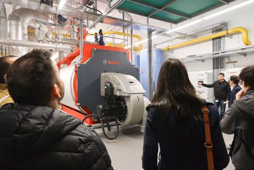 Cette année, la Faculté informatique et communications célèbre son 20e anniversaire, une étape importante dans un domaine qui s’est transformé au cours des deux dernières décennies. Durant cette période, des milliers d’étudiantes et étudiants en bachelor, en master et en doctorat ont obtenu leur diplôme, et ont ensuite contribuer à l’évolution de la branche, tant dans le milieu universitaire que dans le secteur privé.
