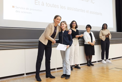Journée à la découverte des Sciences Remise attestations "Internet & Code pour les filles" Service de la promotion des Sciences de l'EPFL 