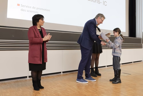 Remise attestations "Internet & Code pour les filles" Service de la promotion des Sciences de l'EPFL
