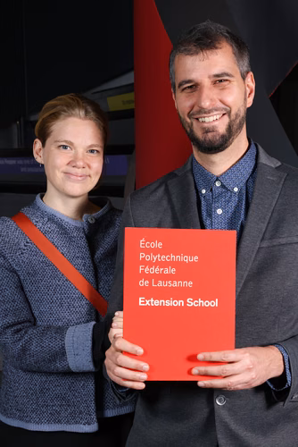 Remise des diplômes COS aux participants d'Extension School