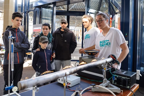 La découverte des sciences et des technologies au cœur du campus, pour les adultes et les enfants.