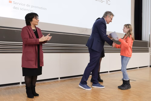 Remise attestations "Internet & Code pour les filles" Service de la promotion des Sciences de l'EPFL