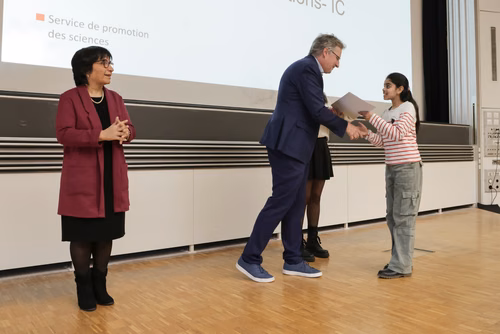 Remise attestations "Internet & Code pour les filles" Service de la promotion des Sciences de l'EPFL