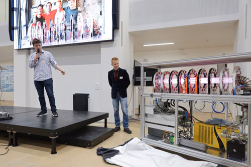 After two months of conducting research in an EPFL laboratory, the interns will present their research projects in the form of a poster or a short oral presentation (My research in 180 sec) to a selected audience including professors, donors, organizers as well as the cohort of interns.