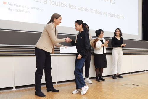 Journée à la découverte des Sciences Remise attestations "Internet & Code pour les filles" Service de la promotion des Sciences de l'EPFL 
