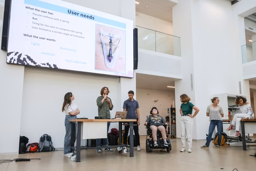 Durant le cours intitulé « Assistive Technology Challenge », des étudiants de l’EPFL ont développé des solutions personnalisées pour des patients atteints de handicap moteur.