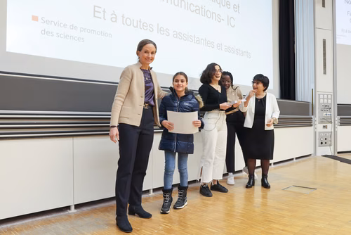 Journée à la découverte des Sciences Remise attestations "Internet & Code pour les filles" Service de la promotion des Sciences de l'EPFL 