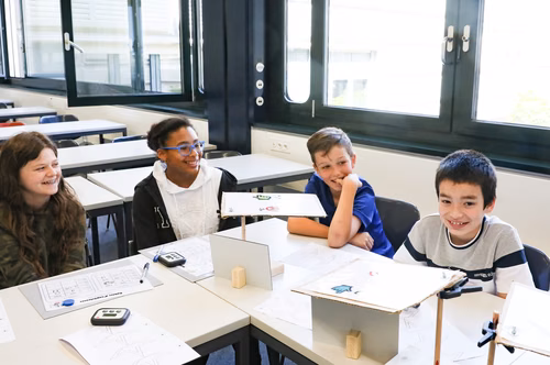  l’EPFL accueille chaque année les classes romandes de 7ème et 8ème pour une journée de découverte des sciences et domaines techniques.