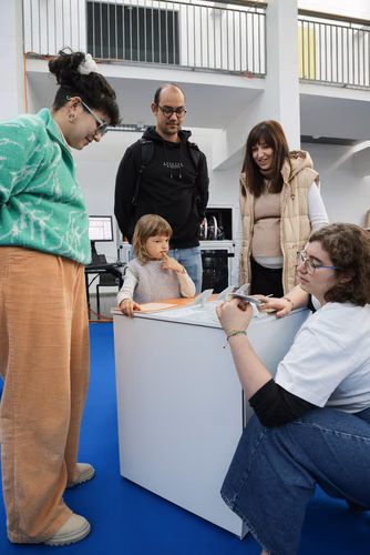 La découverte des sciences et des technologies au cœur du campus, pour les adultes et les enfants.
