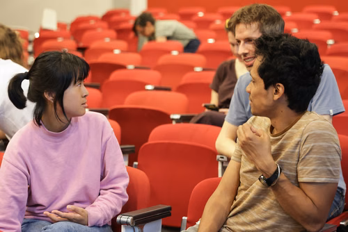 Suite à un atelier d’écriture piloté par le CDH-Culture, des comédien·es du PET lisent des textes écrits par des étudiant·es, doctorant·es et personnel administratif de l’EPFL et de l’UNIL sur le thème de l’Energie.