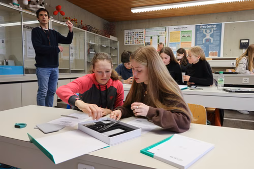 Journée de sensibilisation aux Sciences à Thoune. Organisé par le service de promotion des études