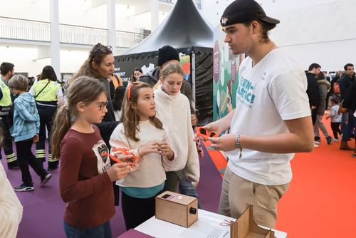 La lumière, voici la toute nouvelle thématique du festival Scientastic, le festival des sciences de l'EPFL Organisateur Service de promotion des sciences sps. 