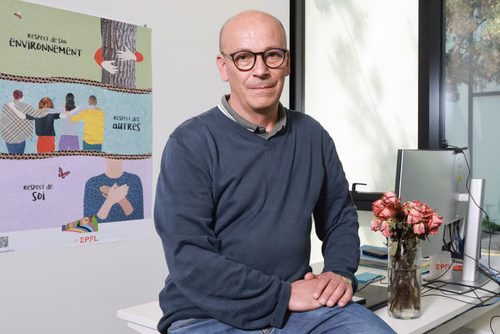 Emmanuel Noyer a été engagé au 1er mai 2023 comme Respect Compliance Officer afin de gérer les plaintes en matière de harcèlement, violences et discriminations. Son expérience chez Médecins Sans Frontières l’a armé pour ce nouveau rôle.