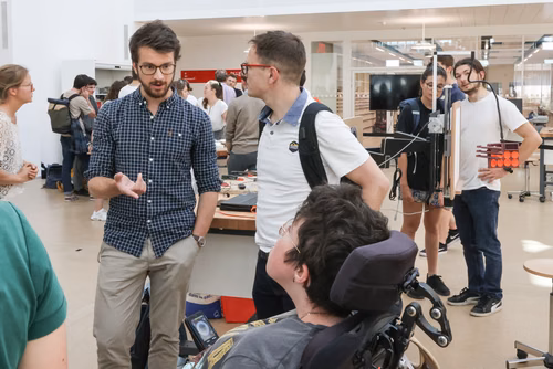 Durant le cours intitulé « Assistive Technology Challenge », des étudiants de l’EPFL ont développé des solutions personnalisées pour des patients atteints de handicap moteur.
