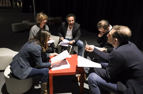 Pour sa quatrième édition, le concours Ma thèse en 180 secondes a couronné hier soir Alvaro Charlet, doctorant en science des matériaux. Il a expliqué aux 600 spectateurs du Forum Rolex comment les hydrogels qu’il fabrique et teste pourraient un jour remplacer des ligaments.
