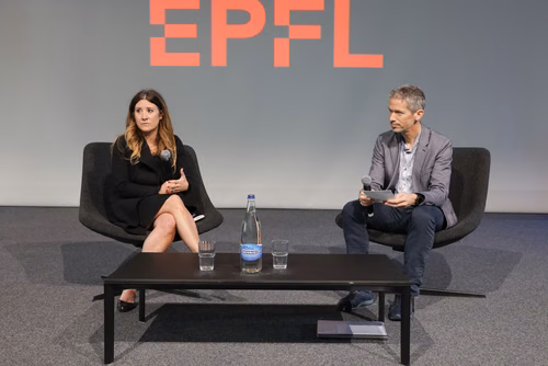 Dr Maria Van Kerkhove est une experte reconnue dans le domaine de la santé mondiale, actuellement Directrice par intérim de la gestion des menaces épidémiques et pandémiques à l’Organisation mondiale de la santé (OMS). Elle a joué un rôle essentiel en tant que responsable technique COVID-19, en charge du programme d’urgences sanitaires, puis en tant que responsable mondiale des incidents lors de l’épidémie de variole simienne (mpox) de 2024, déclarée urgence de santé publique de portée internationale (USPPI