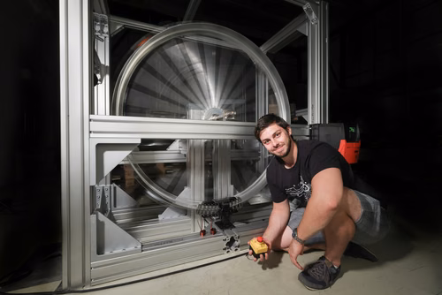 Série d’été – Projet de master (10). Jérémie Pochon a construit un banc de test pour mettre à l’épreuve le type de moteur qui pourrait propulser l’hyperloop.