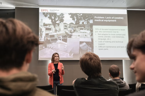 Un événement d’envergure pour préparer son avenir. Comme chaque année, l’EPFL, via son Service de promotion de l’éducation et en collaboration avec ses facultés, se réjouit d'accueillir les gymnasiennes et gymnasiens sur son campus. L’École propose de venir découvrir ses filières de formation, sa communauté estudiantine, son corps enseignant, ses équipes de recherche, les divers services dédiés aux étudiantes et étudiants débutant à l’EPFL, ainsi que les multiples associations chargées d’animer la vie socia