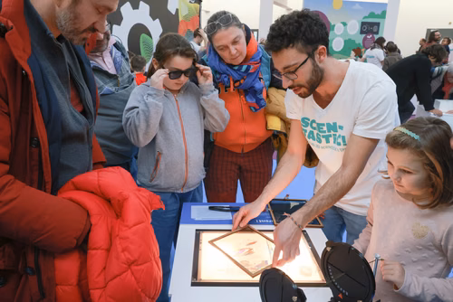 La lumière, voici la toute nouvelle thématique du festival Scientastic, le festival des sciences de l'EPFL Organisateur Service de promotion des sciences sps. 