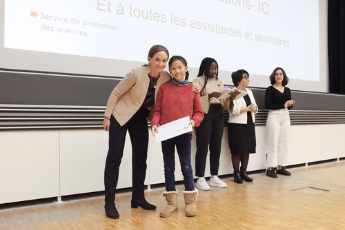 Journée à la découverte des Sciences Remise attestations "Internet & Code pour les filles" Service de la promotion des Sciences de l'EPFL 