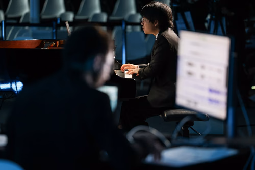 Dans le cadre de l’exposition Musica ex Machina, EPFL Pavilions présente un concert exceptionnel entre mathématiques, musique et pensée computationnelle, donné par le pianiste, compositeur et improvisateur américano-taïwanais Kit Armstrong.