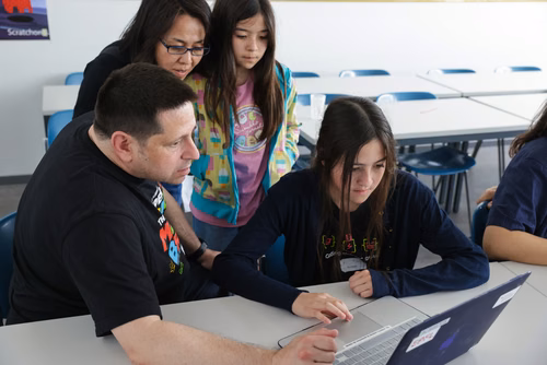 Le Meet up national annuel du Coding club des filles sur le campus de l’EPFL Service de promotion des sciences SPS 