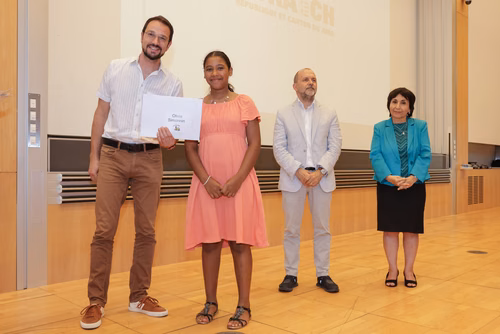 Remise des attestations aux participantes et participants aux cours organisés par le Service de Promotion des Sciences dans le canton du Jura. Avec la participation, pour cette édition, du ministre de l'enseignement, Martial Coutet et du vice-président pour l’innovation et l’impact, Edouard Bugnon
