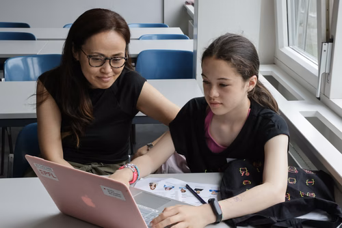 Le Meet up national annuel du Coding club des filles sur le campus de l’EPFL Service de promotion des sciences SPS 