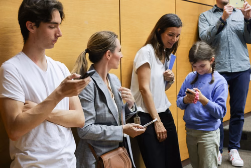A l'occasion du dernier cours de Claude Nicollier, ses amis, collègues et famille lui ont fait la surprise d'être présents