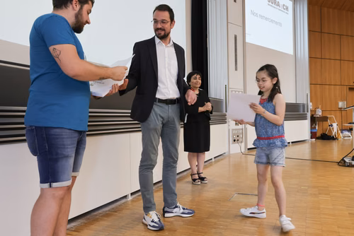 Remises des attestations pour les enfants du Jura 2023 En présence du Ministre de l’éducation du Canton du Jura, M. Martial Courtet Service de promotion des Sciences 