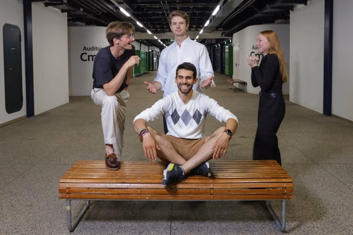Pour leur projet de master dans le cadre du cours de sciences humaines et sociales (SHS)«Emotion and Value» du Collège des humanités, les étudiants de l’EPFL Vincent Martignier, Maximilian Grobbelaar, Karim Abi Said, et Kathryn Dullerud ont examiné le lien entre l’intuition et la prise de décision morale.