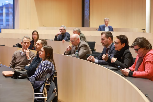 Rencontre entre scientifiques et politiciens au Grand Conseil vaudois sur invitation de Mme Séverine Evéquoz, Présidente du Grand-Conseil :