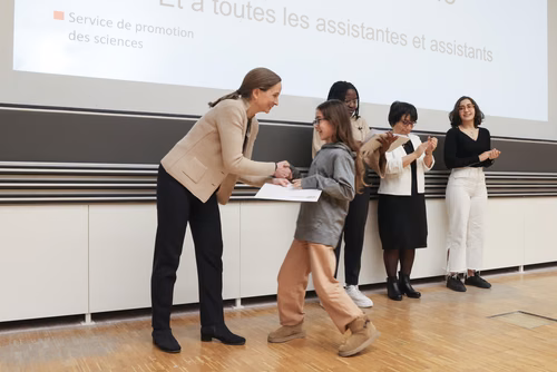 Journée à la découverte des Sciences Remise attestations "Internet & Code pour les filles" Service de la promotion des Sciences de l'EPFL 