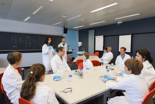 Remises des attestations pour les enfants du Jura 2023 En présence du Ministre de l’éducation du Canton du Jura, M. Martial Courtet Service de promotion des Sciences 